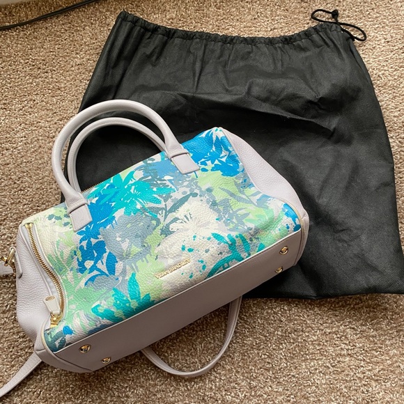 VERA BRADLEY!! - Picture 4 of 7